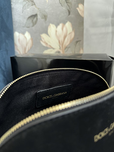 Dolce & Gabanna makeup bag (5 foto / 5)
