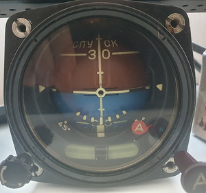 Aviation gyroscope and navigator's indicator Lun-1202 and 2K (5 foto / 8)