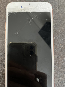iPhone 8/ iPhone 8 64gb aku olek 85% (6 foto / 6)