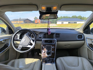Müüa auto Volvo v60 (8 foto / 8)