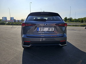 Bolt/Uber Comfort/ Premium Lexus NX300h (2 foto / 8)