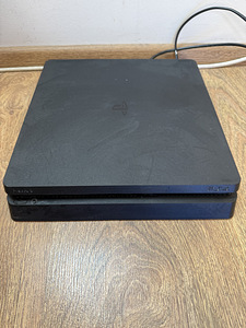 Ps4 (500GB) + pult (1 foto / 2)