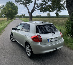 Toyota Auris 2.2 130kw (4 foto / 15)