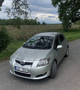 Toyota Auris 2.2 130kw (1 foto / 15)