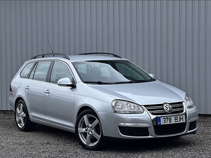 Volkswagen Golf (2 foto / 6)