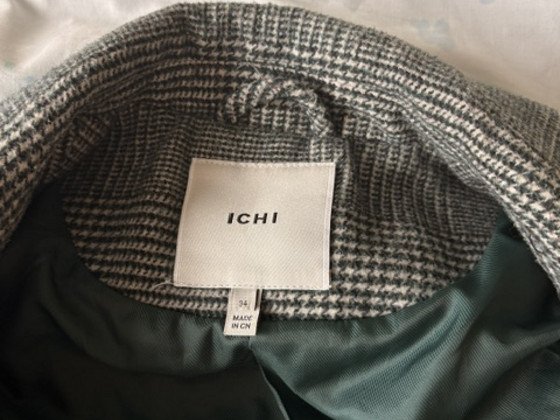Ichi naiste mantel