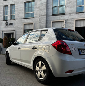 Kia (4 foto / 4)