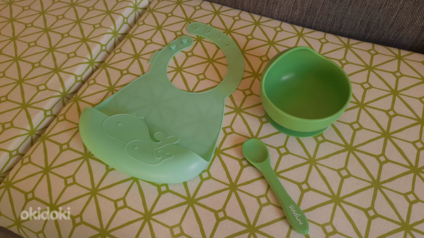 Детский силиконовый фартук и тарелка с ложкой (фото #1)