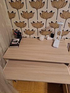 Стол и кресло офисные (2 фото из 6)