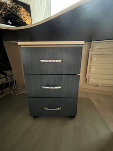Nurgakujuline kirjutuslaud + sahtlitega kapp. (3 foto / 3)