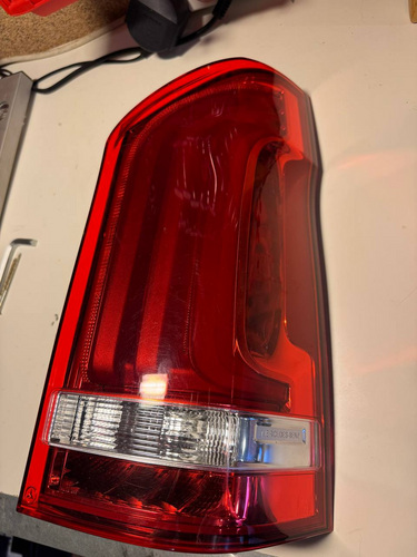 Mercedes-Benz Vito / A447 правый задний фонарь (оригинал)