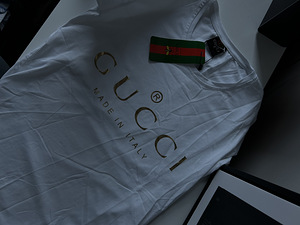 Gucci naiste T-sark (1 foto / 2)