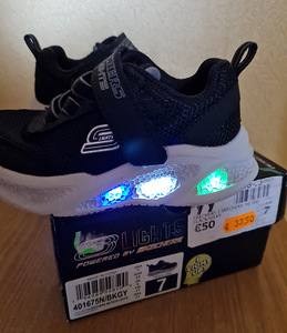 Tossud Skechers S-Lights (5 foto / 5)