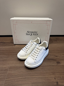 Naiste Alexander McQueen tossud (1 foto / 3)