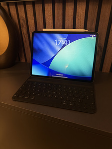 iPad Pro 11 256GB + Smart Folio Keyboard + Apple Pencil (2 foto / 5)