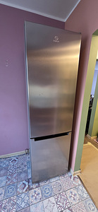 Холодильник Indesit (1 фото из 3)