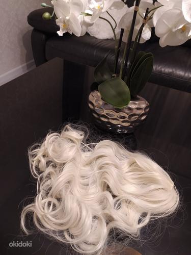 Блондинка кудрявый зажим в наращивание волос конского хвоста (фото #2)