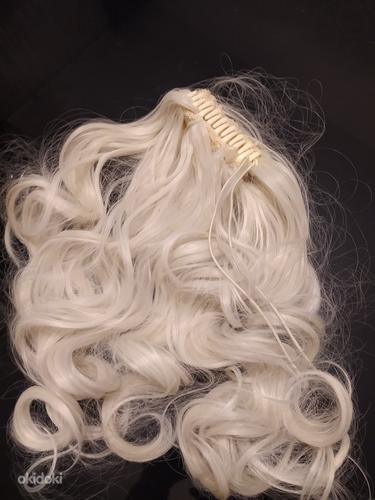 Blond, lokkis klamber hobusesaba juuksepikendus (foto #3)