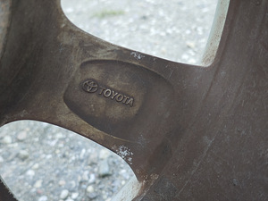 Toyota Avensis R17 veljed suverehvidega (5 foto / 6)