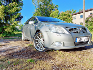 Toyota Avensis (11 foto / 11)