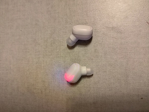 Bluetooth juhtmevabad kõrvaklapid (2 foto / 2)