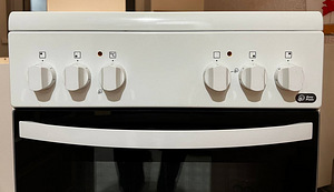 Väga heas korras Zanussi klaaskeraamiline elektripliit-ahi (2 foto / 7)