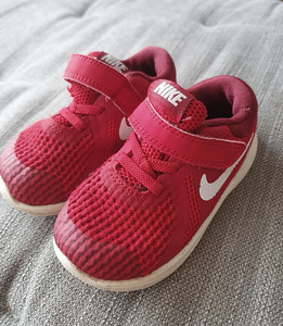 S.23.5 Nike kerged ja mugavad tossud (1 foto / 5)