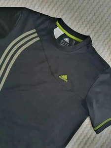 S.M adidase naiste spordipluus (1 foto / 3)