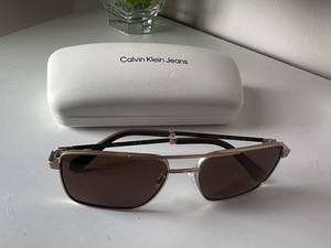 Мужские солнцезащитные очки Calvin Klein (1 фото из 3)