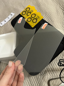 Стекло на iphone 15 pro max (3 фото из 3)