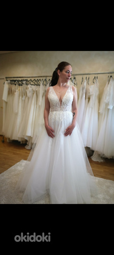 Шикарное свадебное платье (фото #1)