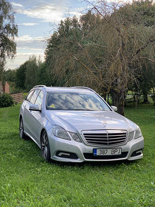 Mercedes-Benz E220 (1 фото из 12)