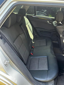 Mercedes-Benz E220 (9 фото из 12)