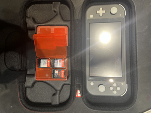 Nintendo Switch Lite (6 фото из 8)