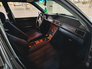 Мерседес Бенц W124 200D ÜV 09.23 (6 фото из 8)
