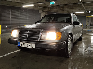 Мерседес Бенц W124 200D ÜV 09.23 (1 фото из 8)