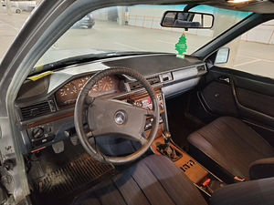 Мерседес Бенц W124 200D ÜV 09.23 (7 фото из 8)