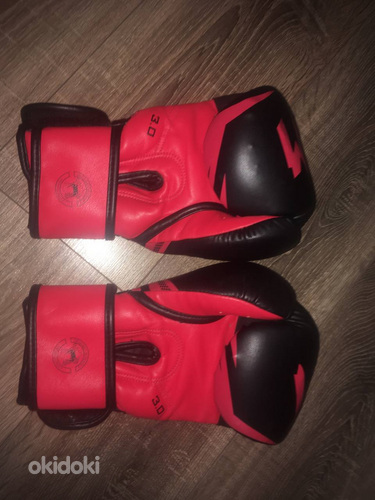 Боксерские перчатки Venum N10 (фото #2)