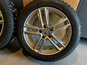 Brock BMW RC27 Crystal Silver Michelin X-Ice North 4 (2 foto / 8)
