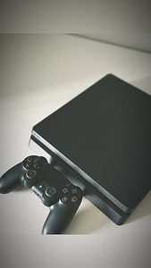 Sony Playstation 4 (PS4) Slim 500GB Black (1 foto / 10)