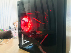 Mänguarvuti koos monitori ja seadmetega (4 foto / 10)