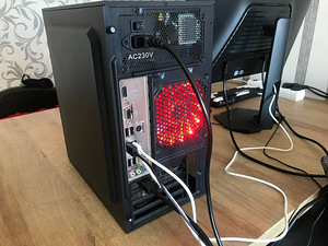 Mänguarvuti koos monitori ja seadmetega (6 foto / 10)