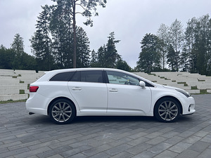 Toyota Avensis 2.2 D-4D T27 (3 foto / 11)