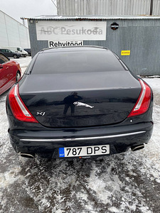 Jaguar XJ (5 foto / 10)