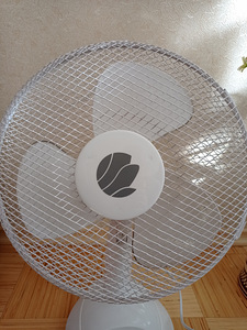Lauaventilaator EKG, kõrgus 50 cm (5 foto / 10)