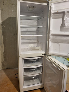 Холодильник samsung (3 фото из 4)