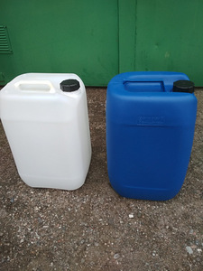 Kanistrid puhtad 25 l sinised ja valged (1 foto / 1)