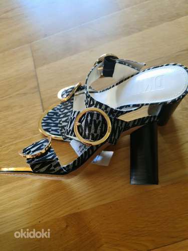 DKNY uued rihmikud plätud uued suurus 6.5 ( 36,5 )