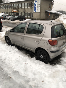 Toyota Yaris (2 foto / 2)
