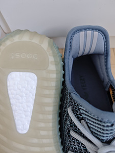 ADIDAS YEEZY BOOST 350 V2 Tossud 39,5 suurus (2 foto / 4)